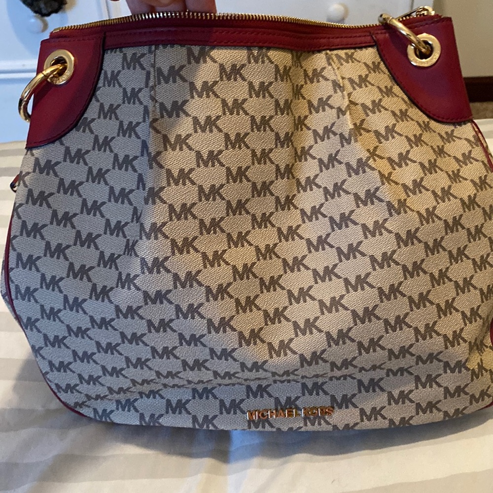 Like new Michael Kors signature jet set purse